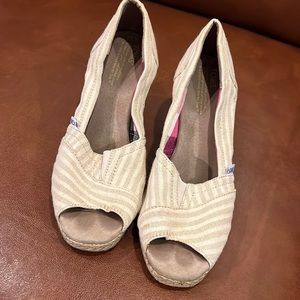 Toms wedge size 7.5 cream and tan stripe
